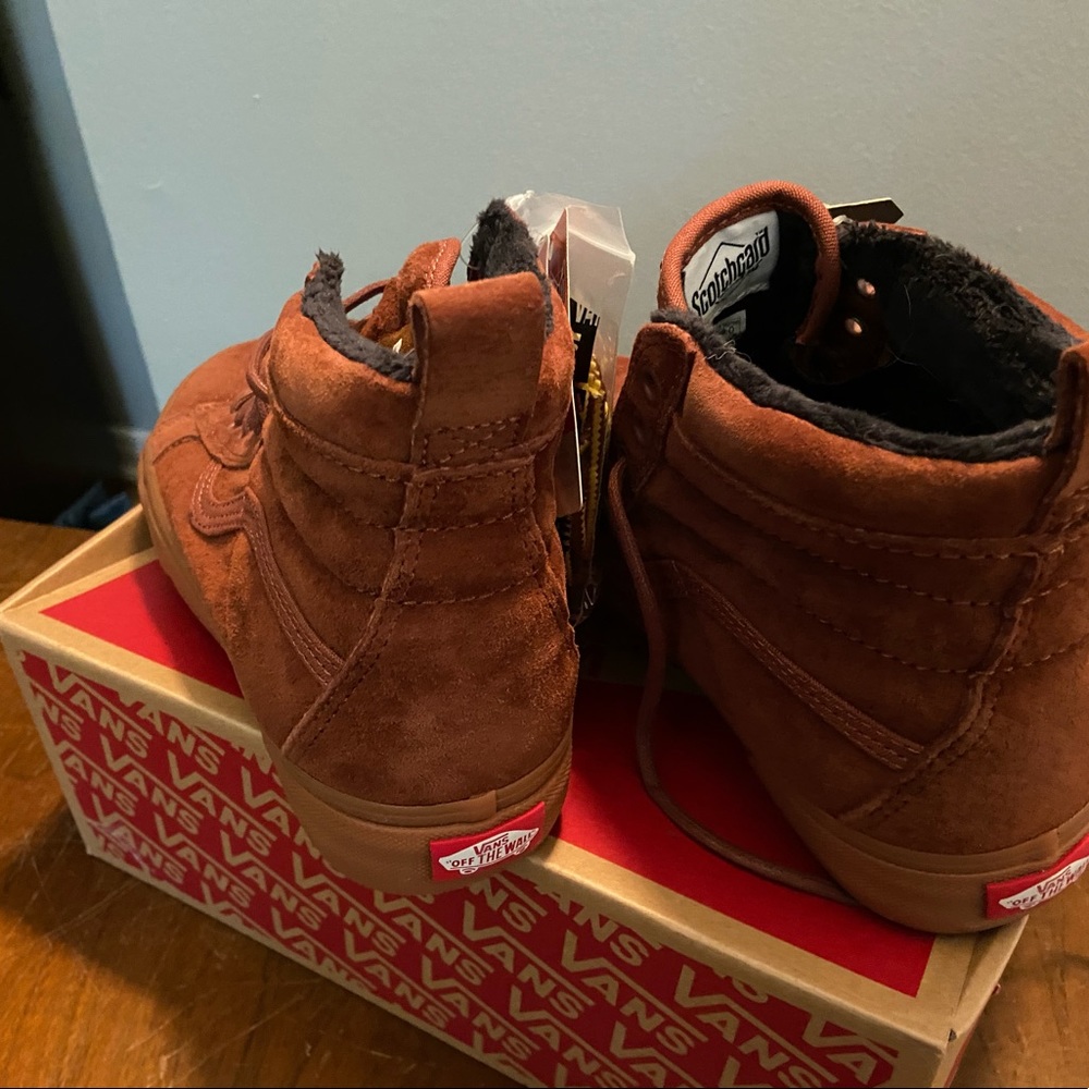 Vans all weather MTE. Brand new w tags and extra laces. Mens 7.5 or Womens 9. - Picture 3 of 5